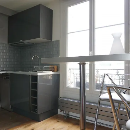 Apartment Avenue De La Grande Armee - 17 *